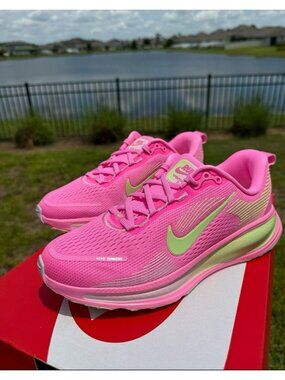 7 WOMEN'S NIKE VOMERO 18 PINK 18 PINK SPELL BARELY VOLT SNEAKERS HQ2157-601
